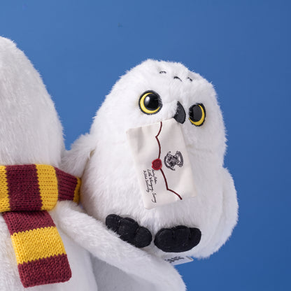 Peluche mágico imantado sobre hombro